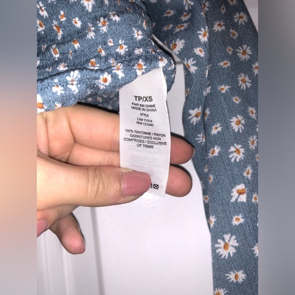 BNWOT Garage Blue Floral Long Sleeve Blouse - XS - Picture 8 of 10